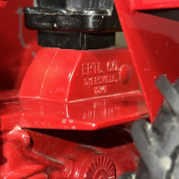 ERTL Vintage Farmall International Harvester 966 - 1/16 scale - Picture 17 of 17